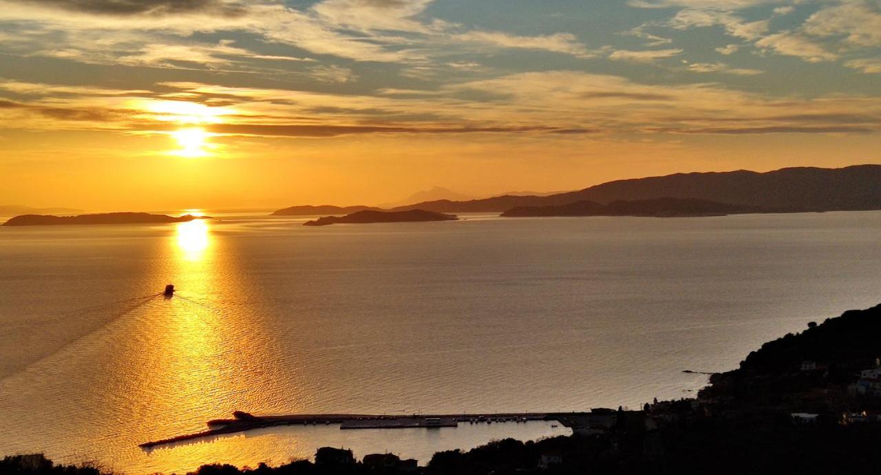 Axion Esti Apartments Skopelos Eksteriør billede