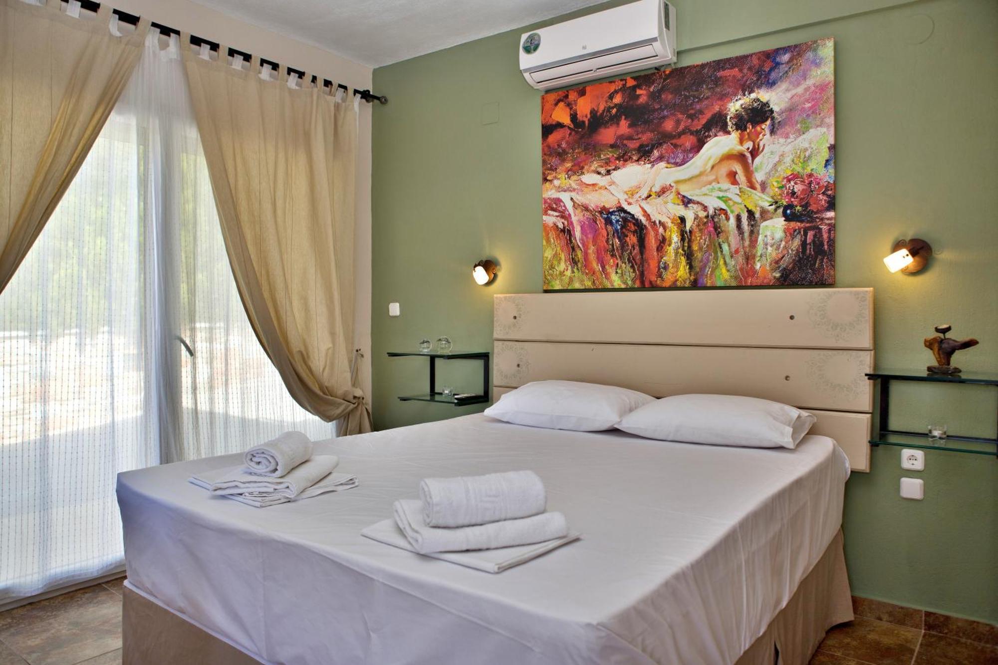 Axion Esti Apartments Skopelos Eksteriør billede