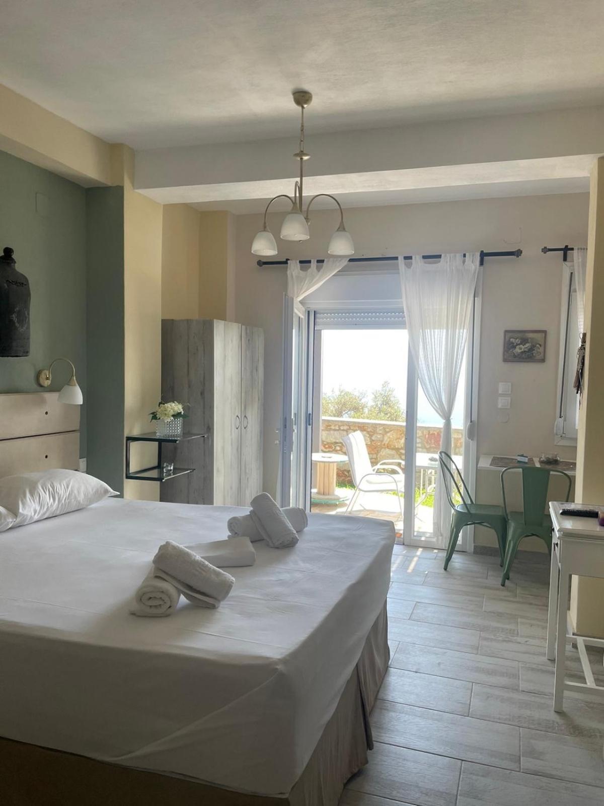 Axion Esti Apartments Skopelos Eksteriør billede